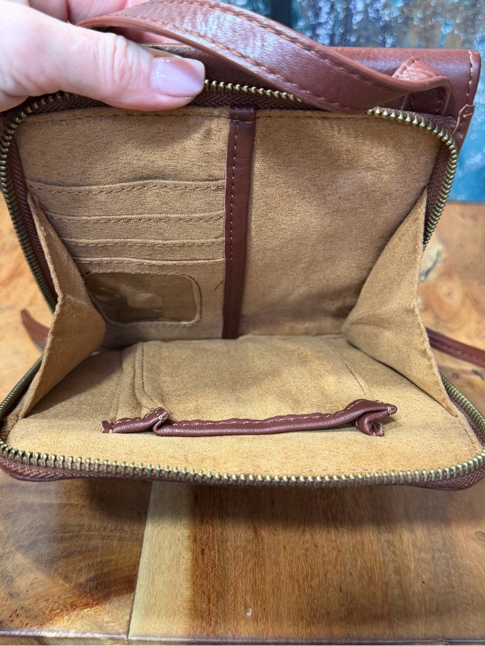 American Leather Co. Minimalist Kansas Leather Crossbody Bag Brandy Brown - Picture 8 of 13